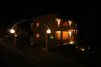 Apartament Bambas Astrakeri